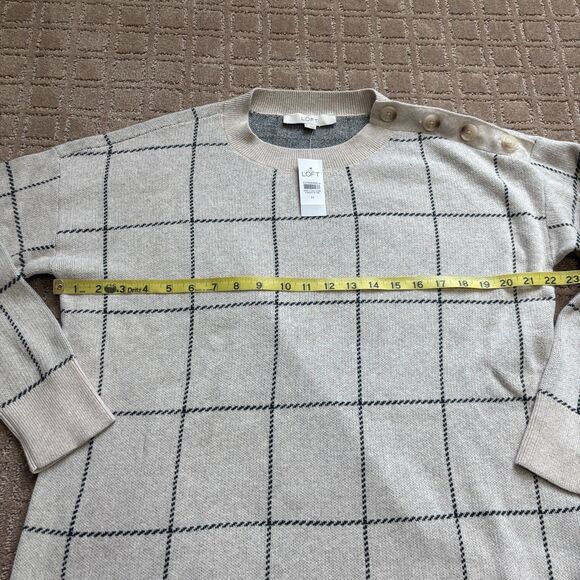 Ann Taylor Loft Windowpane Tunic Sweater Women's M Light Oatmeal Shoulder Button - Picture 5 of 8